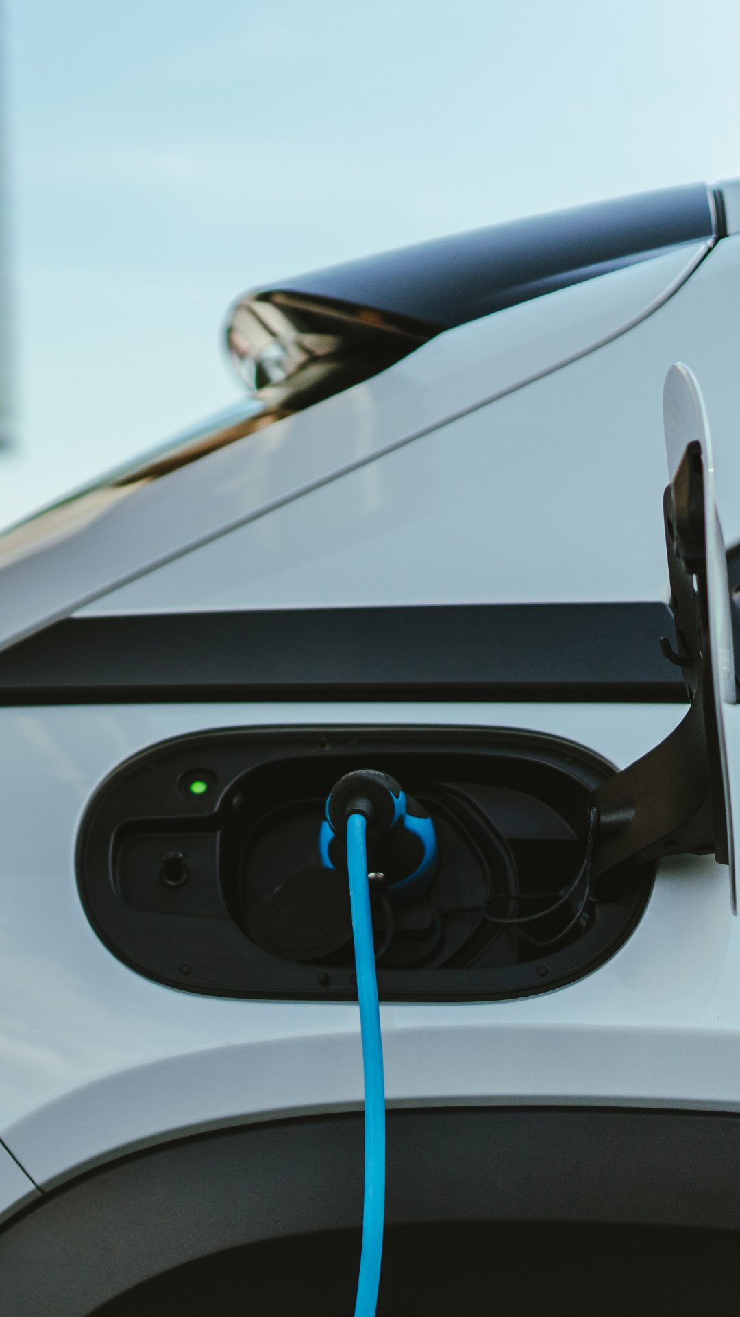 Hvor meget strøm skal der til at lade en elbil?