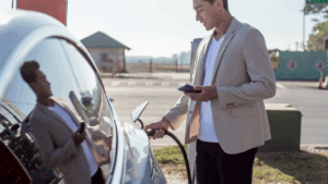 Hvor meget strøm skal der til at lade en elbil