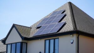 Batteri til solceller installeret ved et solcelleanlæg på en bolig